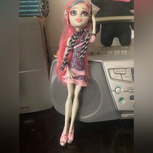 Monster High Ghouls Night Out Rochelle Goyle Doll
(Missing Wings)